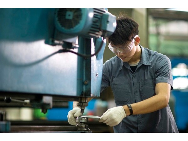 什么是河北五金沖壓件加工廠？模具鉗工的8大操作注意事項