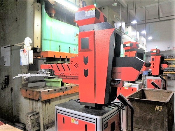 五金沖壓加工機(jī)器