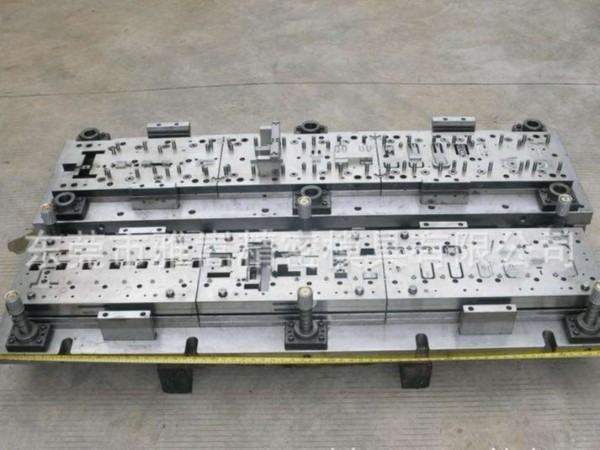 中國五金沖壓汽車模具與國外的差距