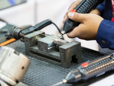 羅湖五金沖壓件加工廠，如何消除沖壓件的毛刺？