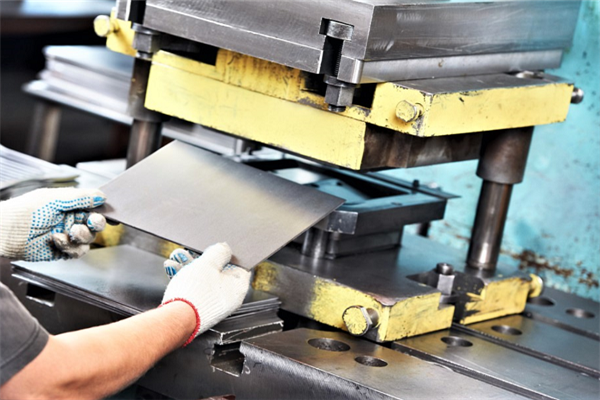 生產精密五金沖壓模具加工件，跳料怎么辦？-深圳誠瑞豐公司